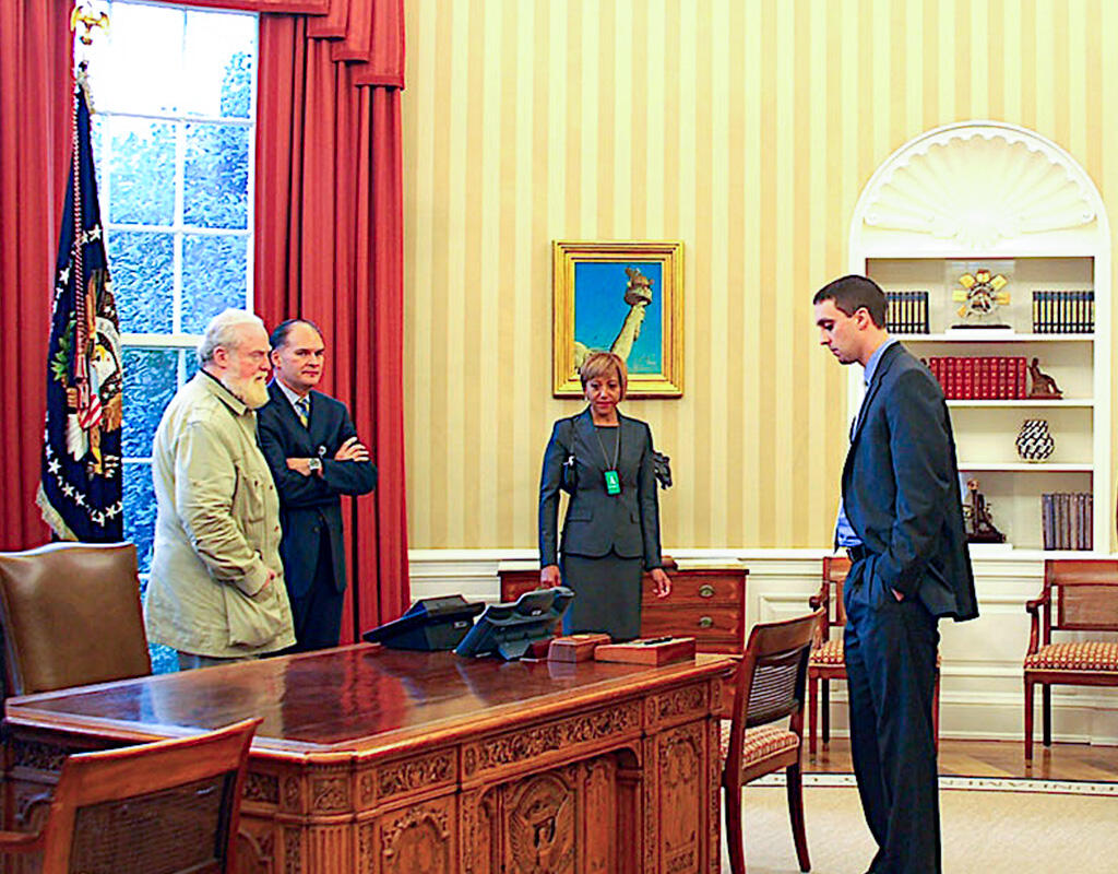 Applied Minds employees in the Oval Office